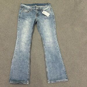 Brandy Melville Kylie Jeans- Low Rise Medium Wash Jeans (Size Small)